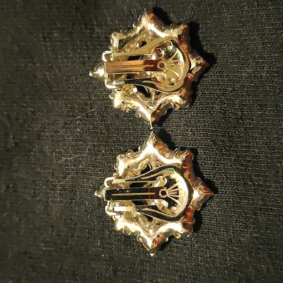 Rhinestone and silvertone clip-on earrings - Picture 2 of 2